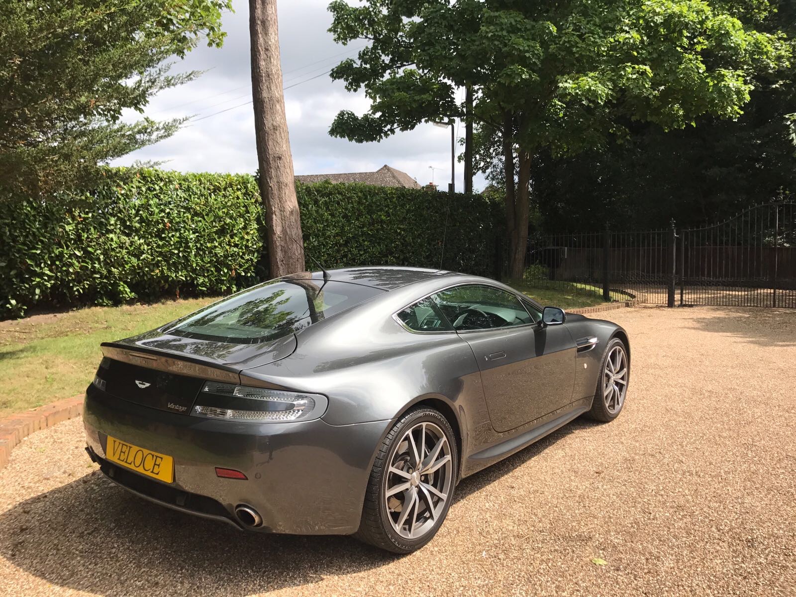 Aston Martin Vantage 4.7
