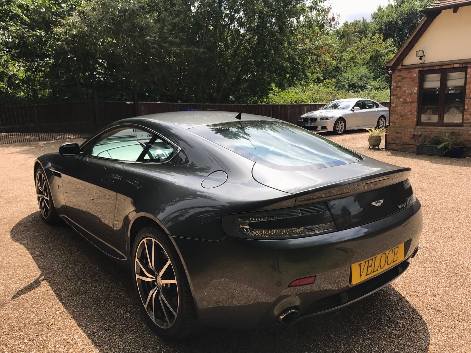 Aston Martin Vantage 4.7