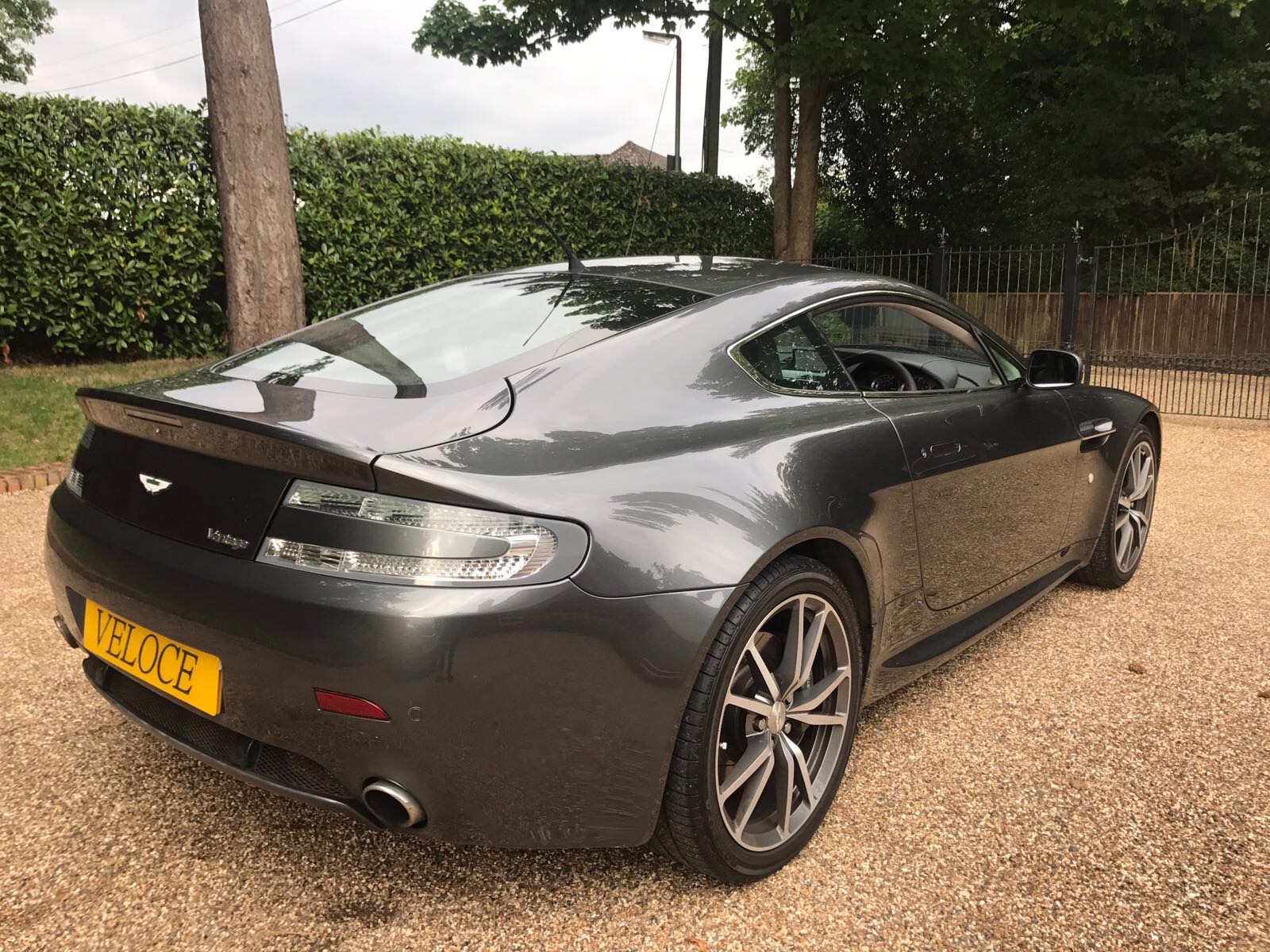 Aston Martin Vantage 4.7