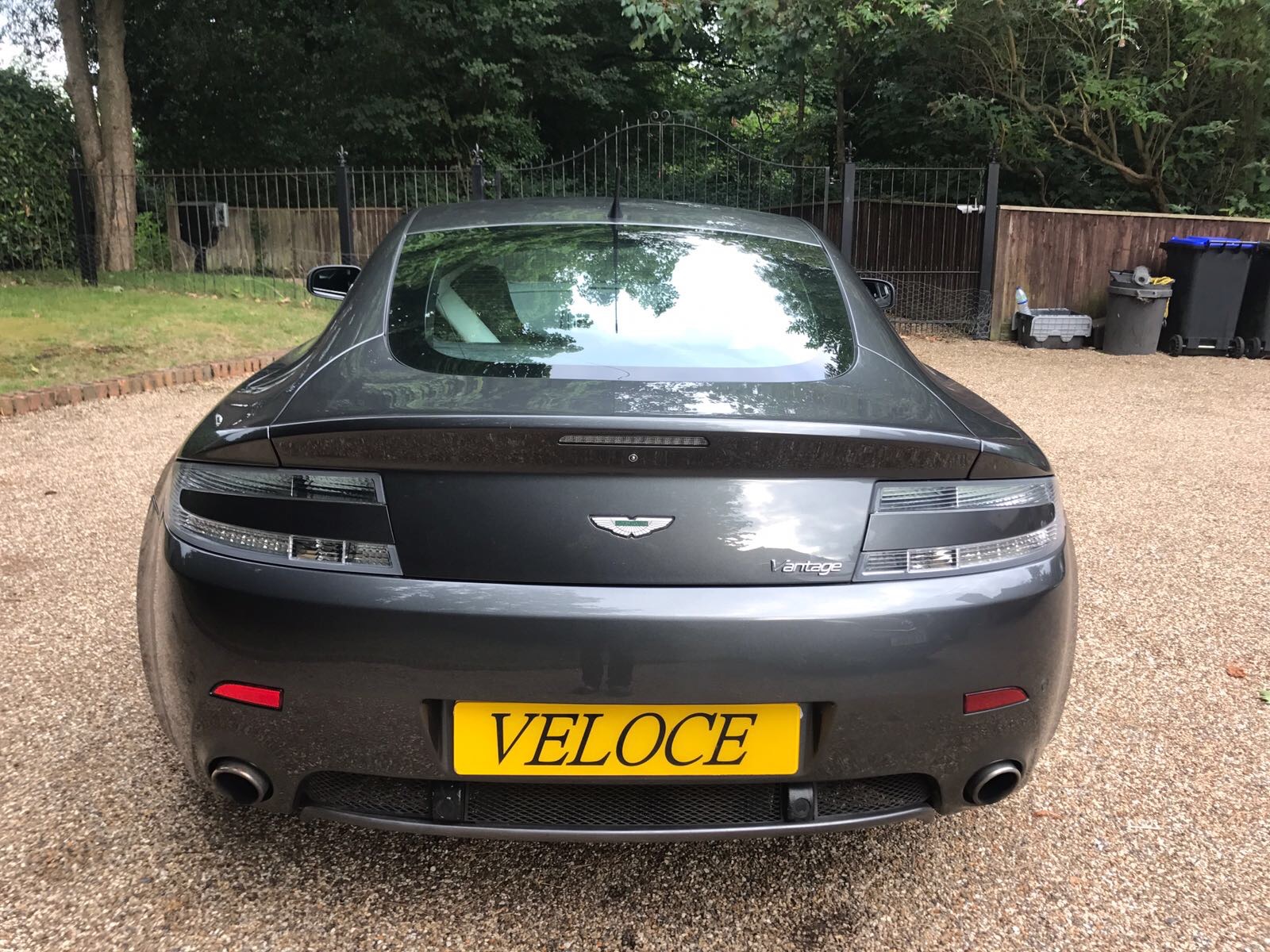 Aston Martin Vantage 4.7