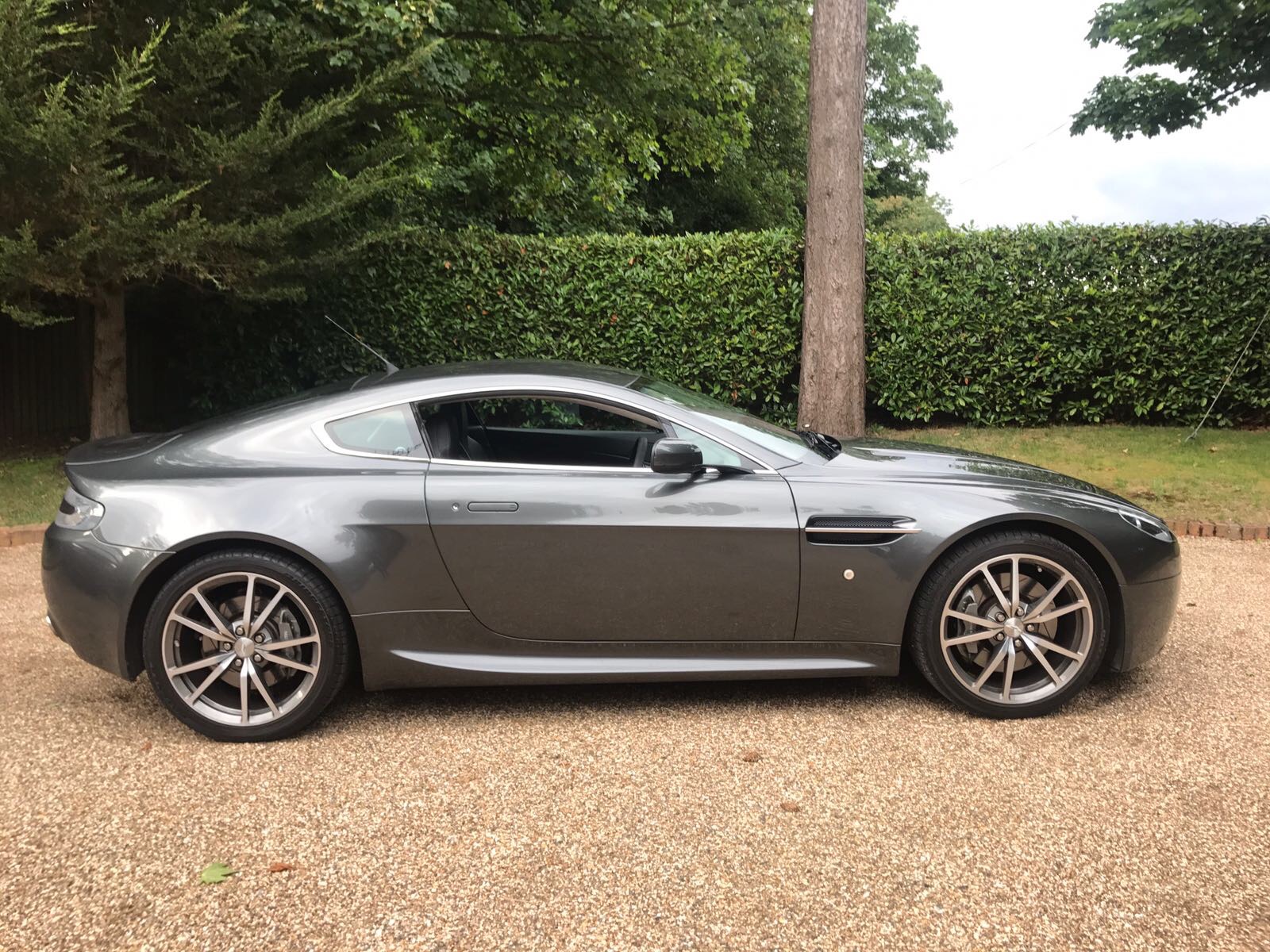Aston Martin Vantage 4.7