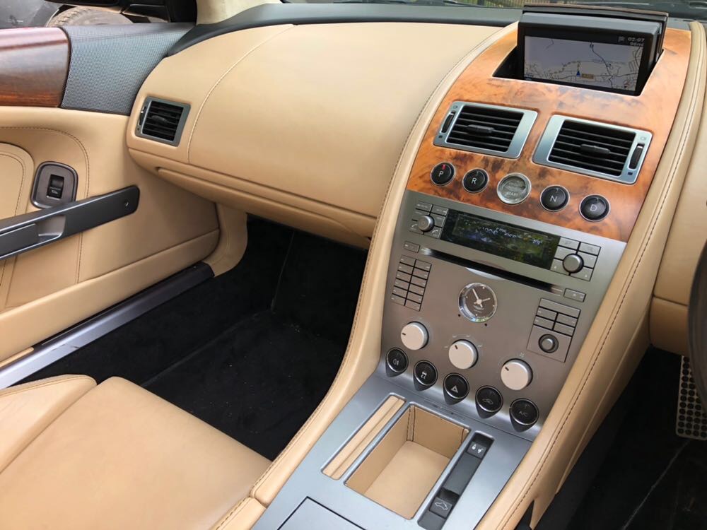 Aston Martin DB9 Volante