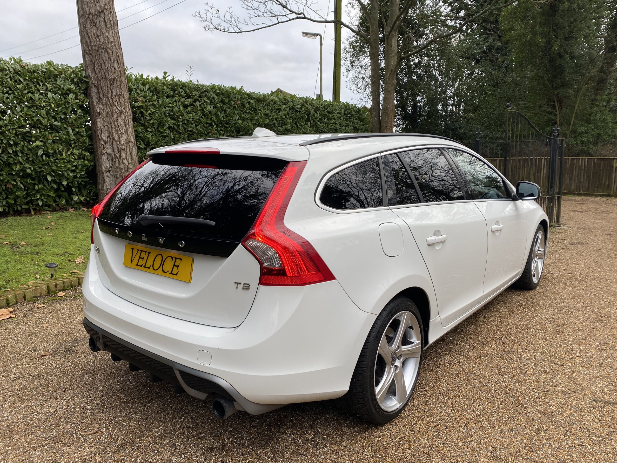 Volvo V60 R Design Estate – Veloce Autos