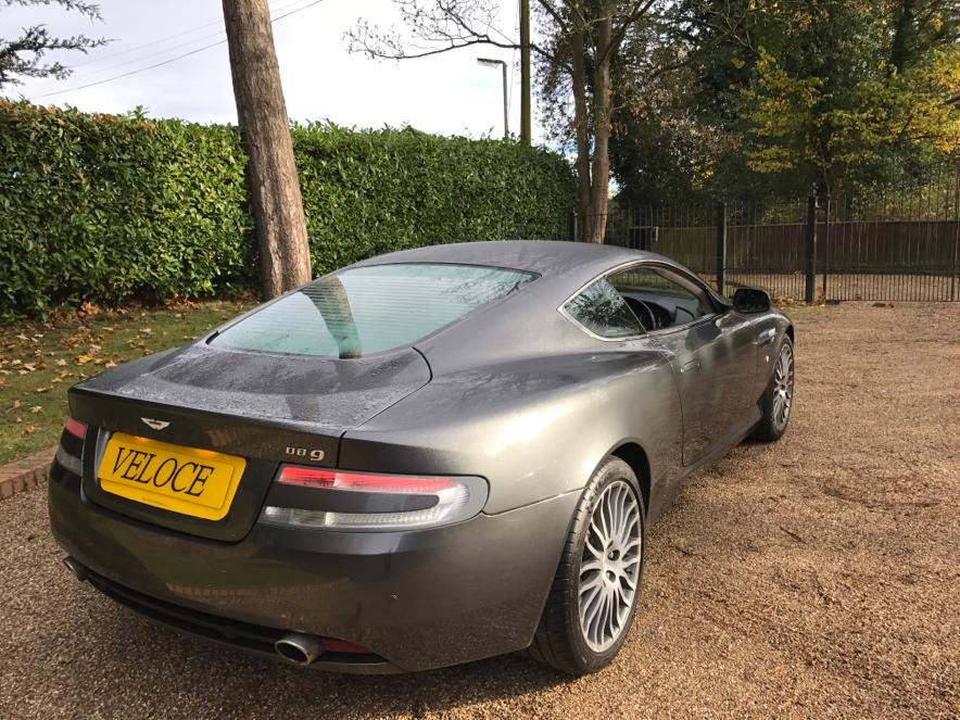 Aston Martin DB9 2010